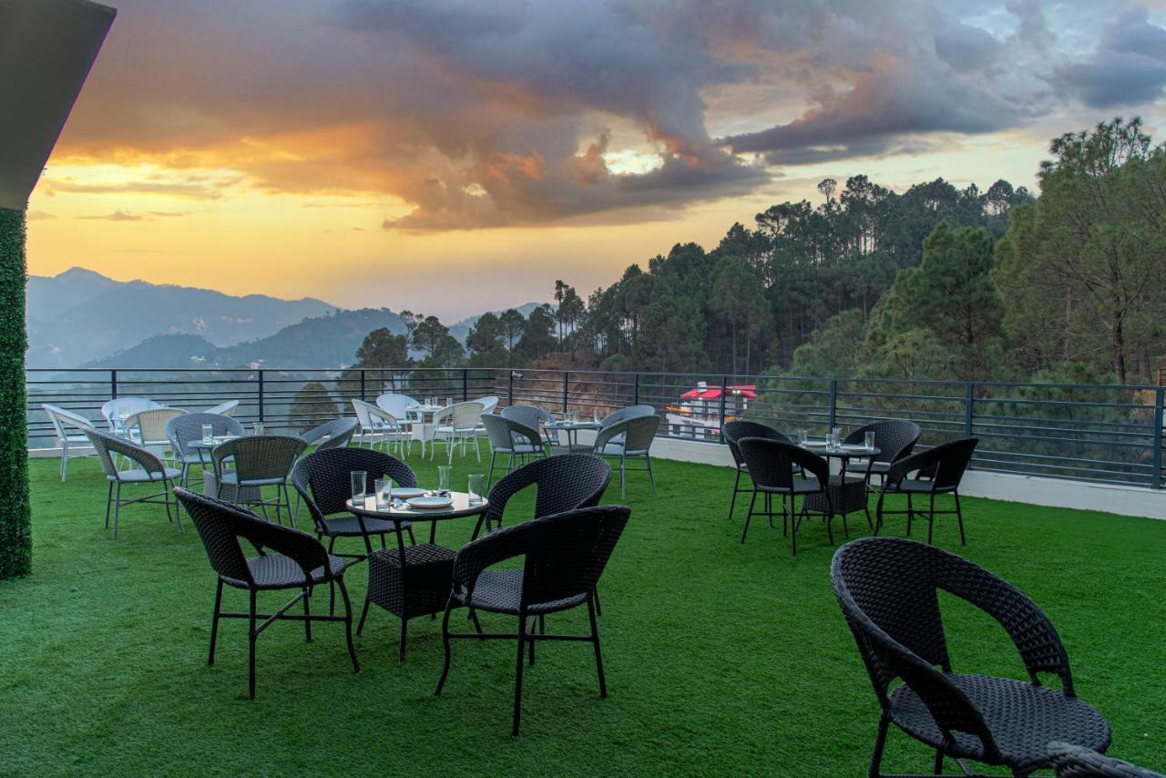 The Hillcrest Paradise Касаули Екстериор снимка