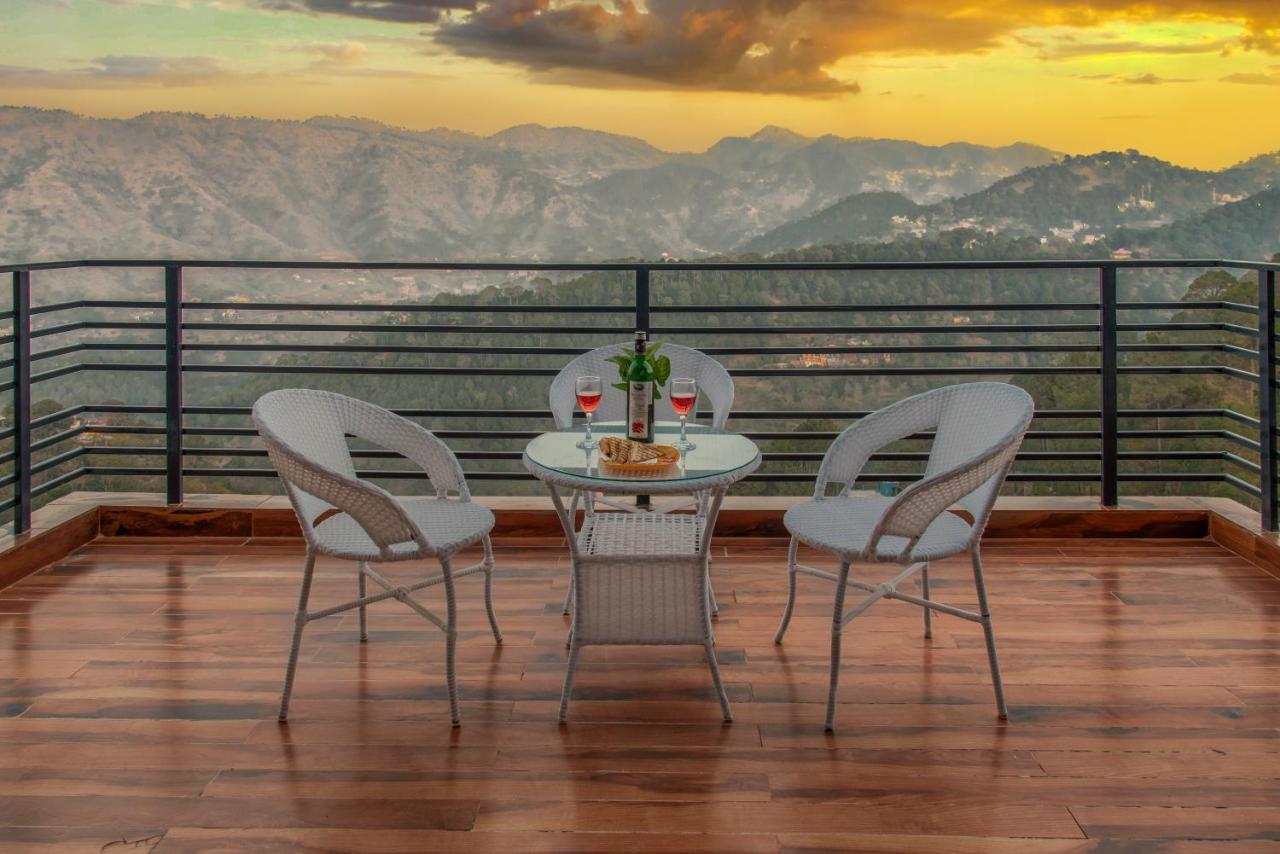 The Hillcrest Paradise Касаули Екстериор снимка