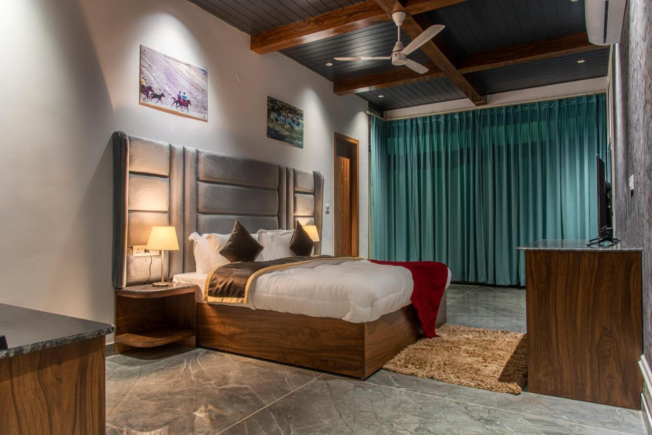 The Hillcrest Paradise Касаули Екстериор снимка