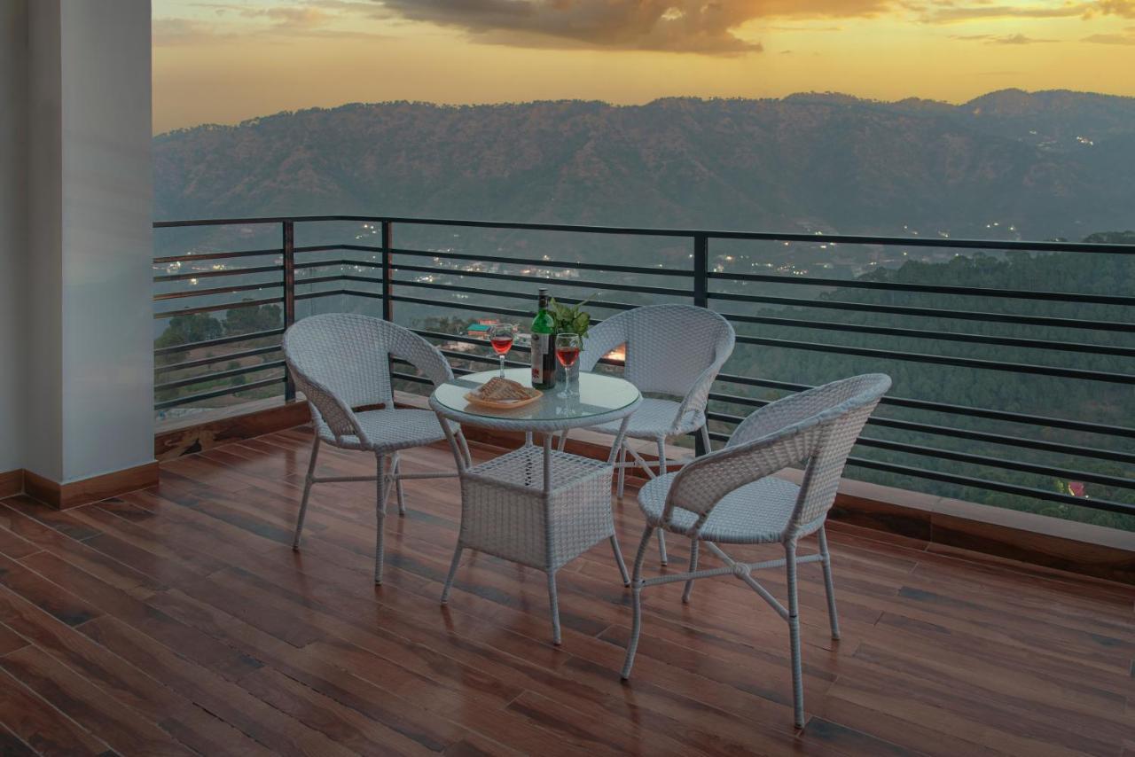 The Hillcrest Paradise Касаули Екстериор снимка