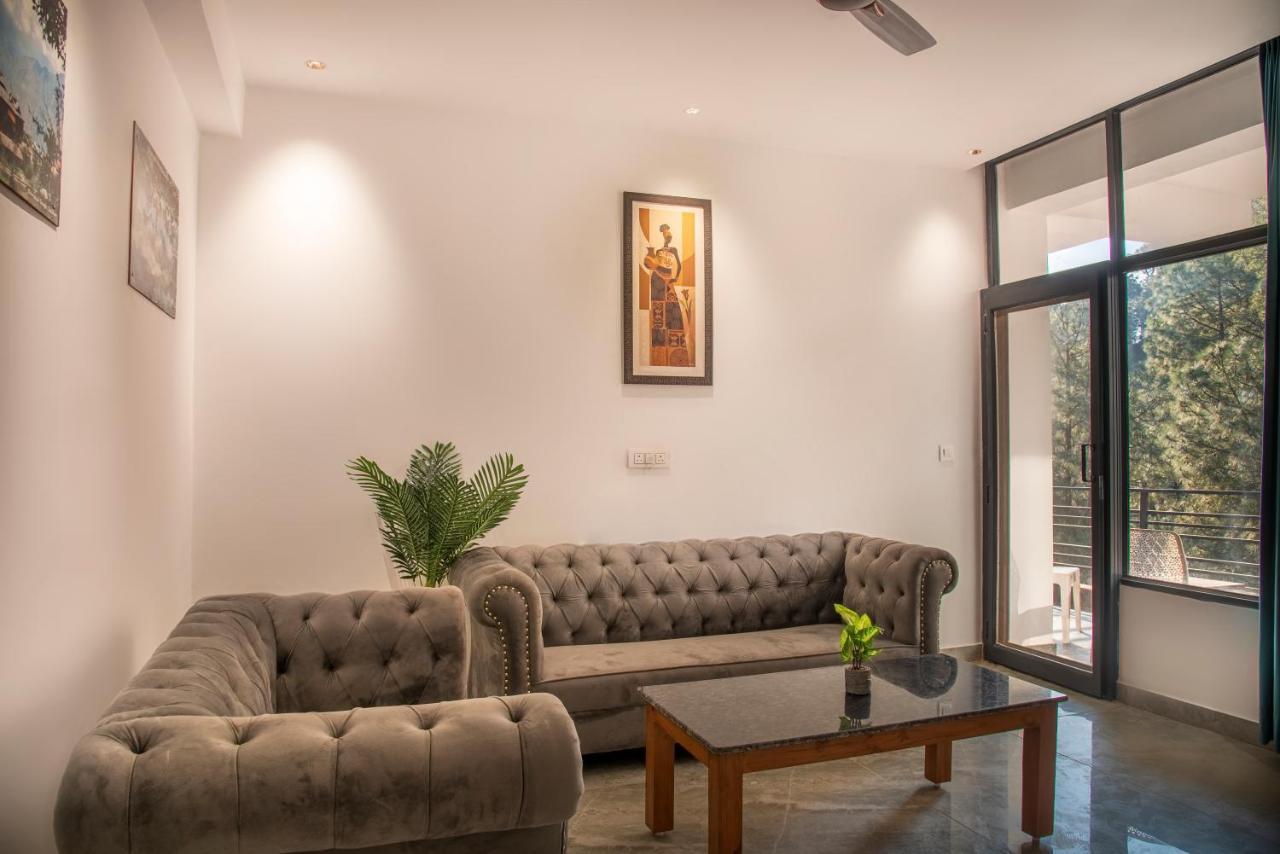 The Hillcrest Paradise Касаули Екстериор снимка