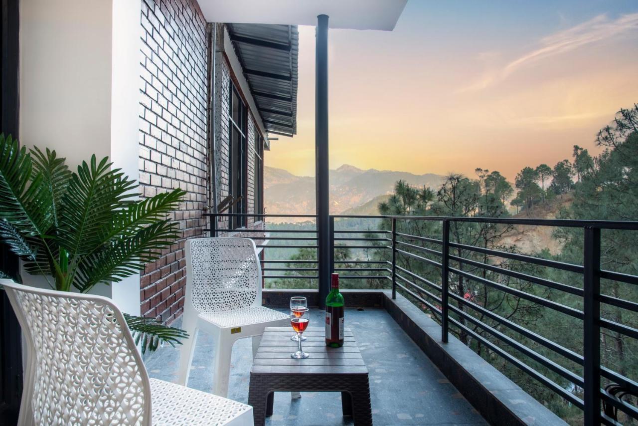 The Hillcrest Paradise Касаули Екстериор снимка